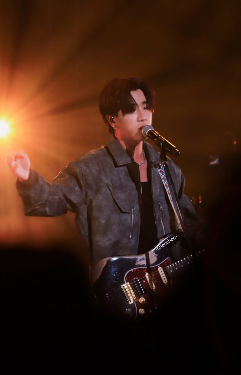 CHENCHENPPE's tweet photo. 你永远都是我心中最闪耀的那颗⭐🖤

#KDPPE
#PerthTanapon
#GMMTVMUSICONxTOKYOxPERTH https://t.co/keuWpn1no3