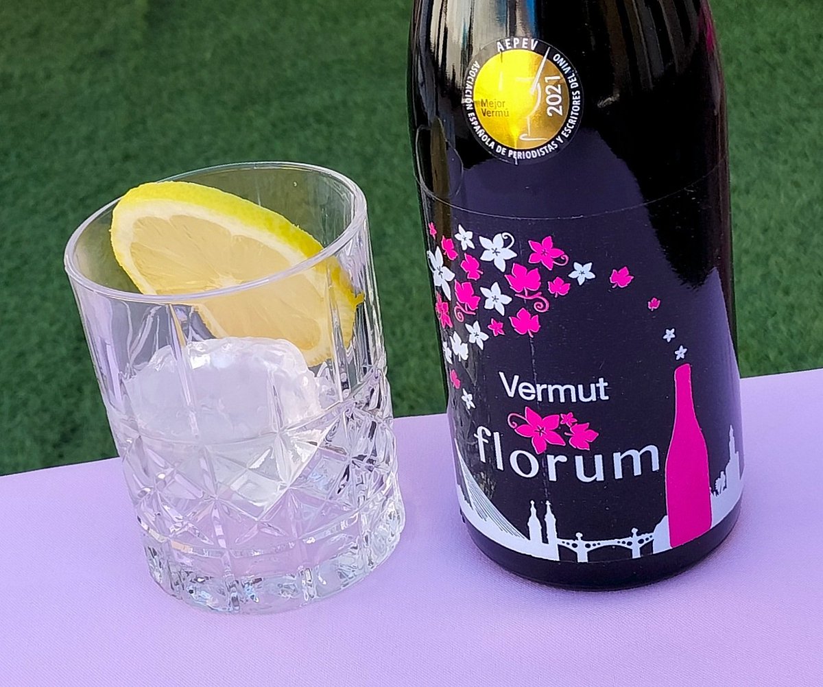 ¡Secretos para tomar el aperitivo perfecto!

🥃 Vaso corto y ancho
❄️ 2 buenos cubitos de hielo
🍋 1 rodaja de limón
🔝 El Mejor #Vermut de España 2021
👫 Excelente compañía

👉 ¡Avisados estáis! 😉

#vermouth #aperitivo #AlcaladeGuadaira #Sevilla #Andalucia #España #Gastronomía