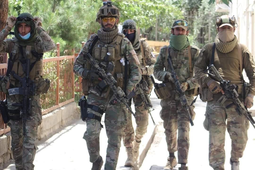 bdr1212a's tweet photo. دلته باطل خيالات او سوچونه منسوخ دي
غلطې ارادې نشي کولی چې زموږ عزمونه متزلزل کړي 

#هو https://t.co/E9jdX2bavc