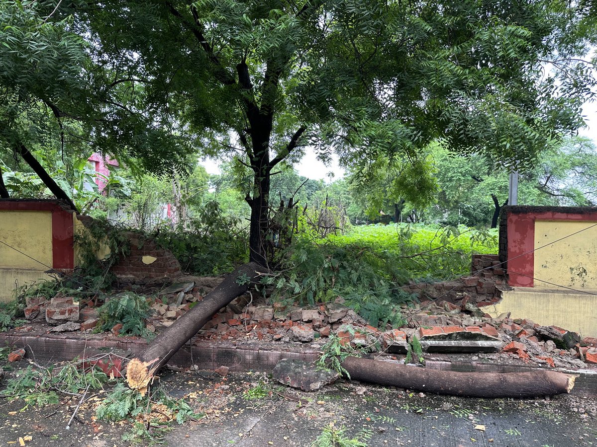 ahujasandeep's tweet photo. Breaking Boundaries..!!

#Monsoon #Storm https://t.co/gEpTluvO0K