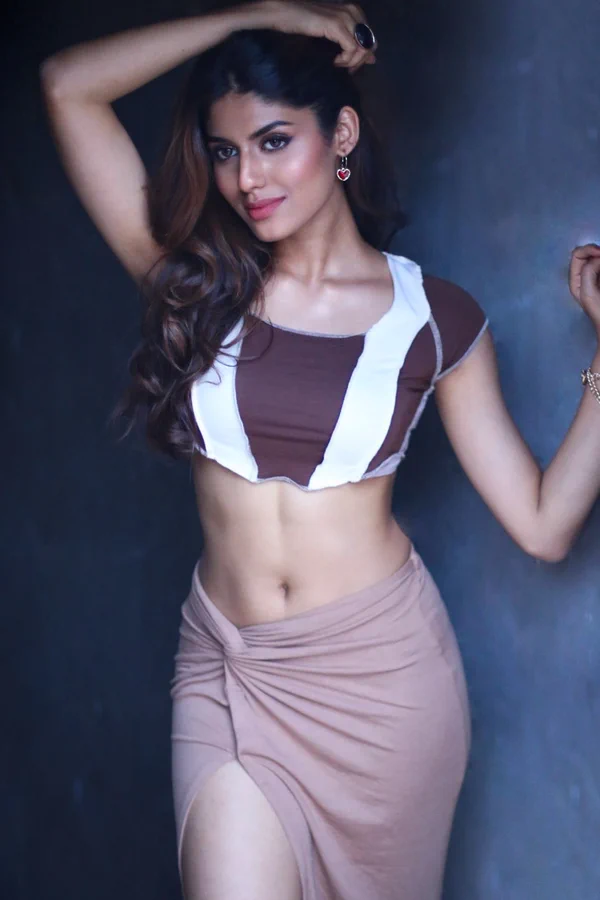 F2MoOStacAAFTVp?format=webp&name=900x900