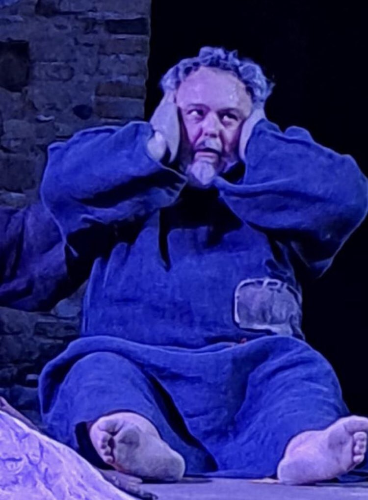 GoccediArte's tweet photo. Frà Rufino non ce la fa a sentire Francesco che alza la voce... (da 'Francesco, fratello del cosmo' scritto e diretto da Leonardo Petrillo, con Luca Lazzareschi, Taormina, luglio 2023).
Grazie a Federica per la foto! https://t.co/XjyP3aWvPs