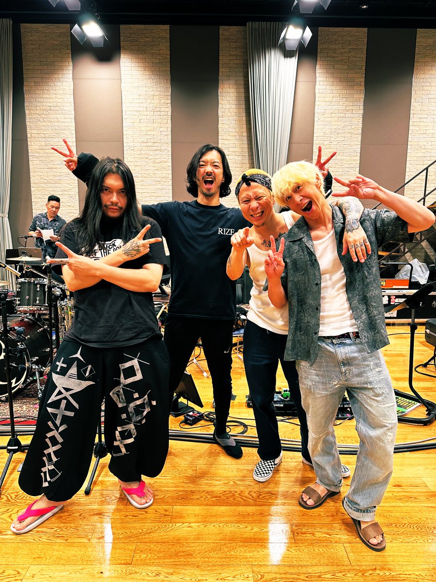 BAD HOP BAND Dr: 金子ノブアキ Bs: KenKen Gtr: masasucks Keys: 伊澤