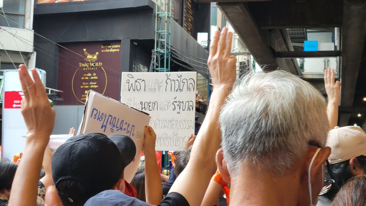 punkypinky's tweet photo. In solidarity #thaiprotest #พร้อม2 https://t.co/AgSEMT90dC