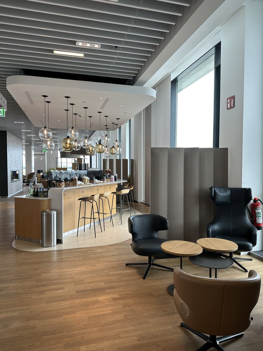 ekurek's tweet photo. @lufthansa a big #dankeschoen for the new #Senator lounge and excellent #CustomerService at @berlinairport. It makes such a difference with our #travel https://t.co/EKZn6nwT3v