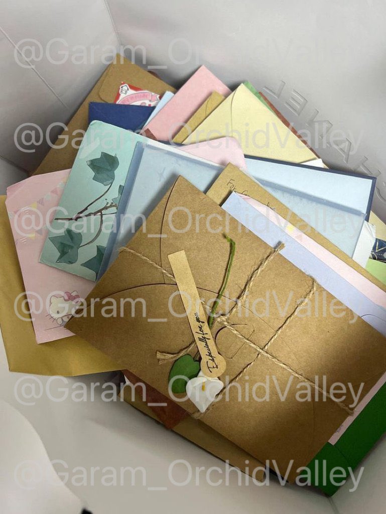 medidrafts's tweet photo. Yudimi’s to OV

👩🏻: "Garam seems to have received the gifts and letters!" 
👩🏻: "These are the letters, right?"
👩🏻: "Yes! She should have received! She showed of the doll to me..."
👩🏻: "Hmm~~! Thank you everyone for always loving Garam. Garam working harder and harder is thanks👇🏻 https://t.co/LczCltGW99