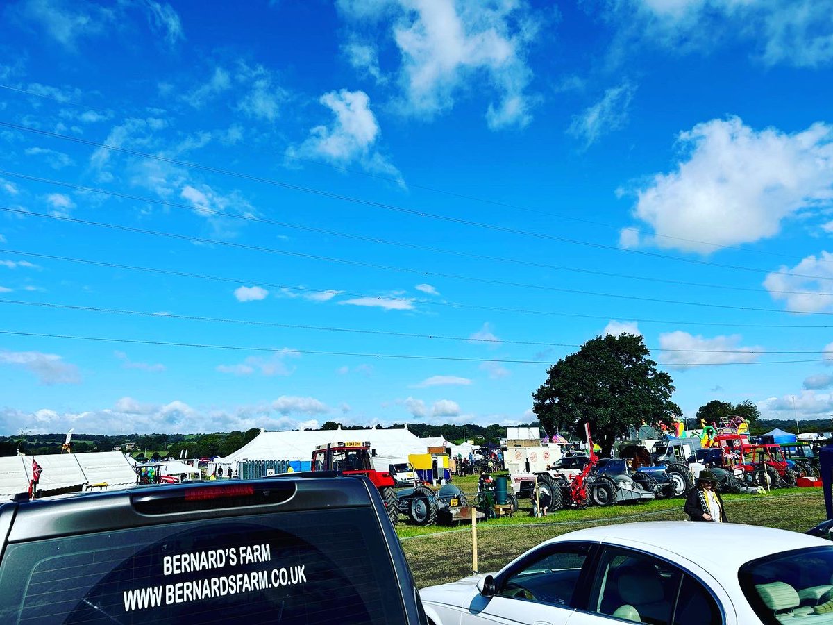 bernardsfarmuk's tweet photo. All set up & raring for a great day at
Leek Show
Come and support your local, first-generation tenant farming family
๐ฉโ๐พ ๐ญ๐ฌ๐งโโ๏ธ ๐จโ๐พ ๐ ๐ด ๐
#LeekShow #FarmProduce #FirstGenerationFarmers #Ma #Teamwork #StaffordshireMoorlands #BeeswaxCandles #HandmadeSoap @LeekNews https://t.co/eJLKUKPj6F