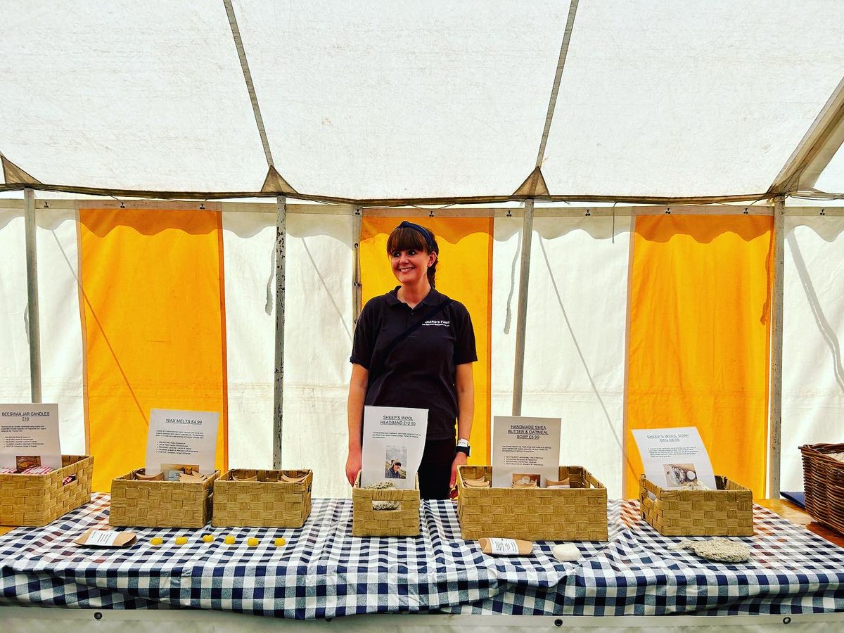 bernardsfarmuk's tweet photo. All set up & raring for a great day at
Leek Show
Come and support your local, first-generation tenant farming family
๐ฉโ๐พ ๐ญ๐ฌ๐งโโ๏ธ ๐จโ๐พ ๐ ๐ด ๐
#LeekShow #FarmProduce #FirstGenerationFarmers #Ma #Teamwork #StaffordshireMoorlands #BeeswaxCandles #HandmadeSoap @LeekNews https://t.co/eJLKUKPj6F