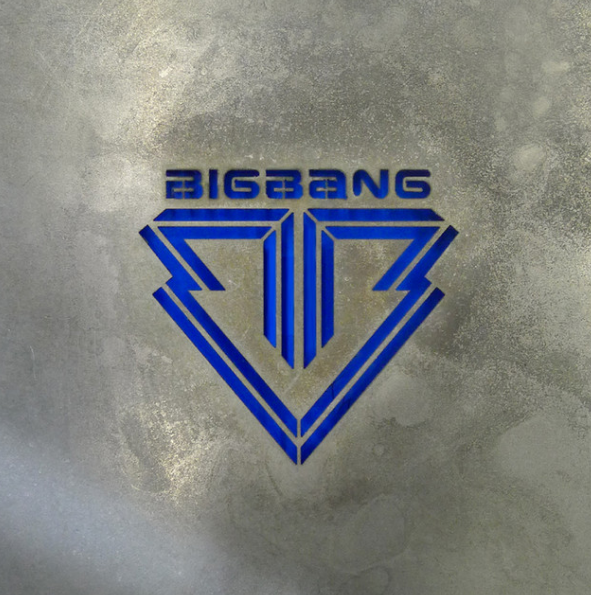 AboutMusicYT's tweet photo. 'Alive' by BIGBANG was the first album by a kpop group to chart on Billboard 200. https://t.co/MP2XzJGJfN