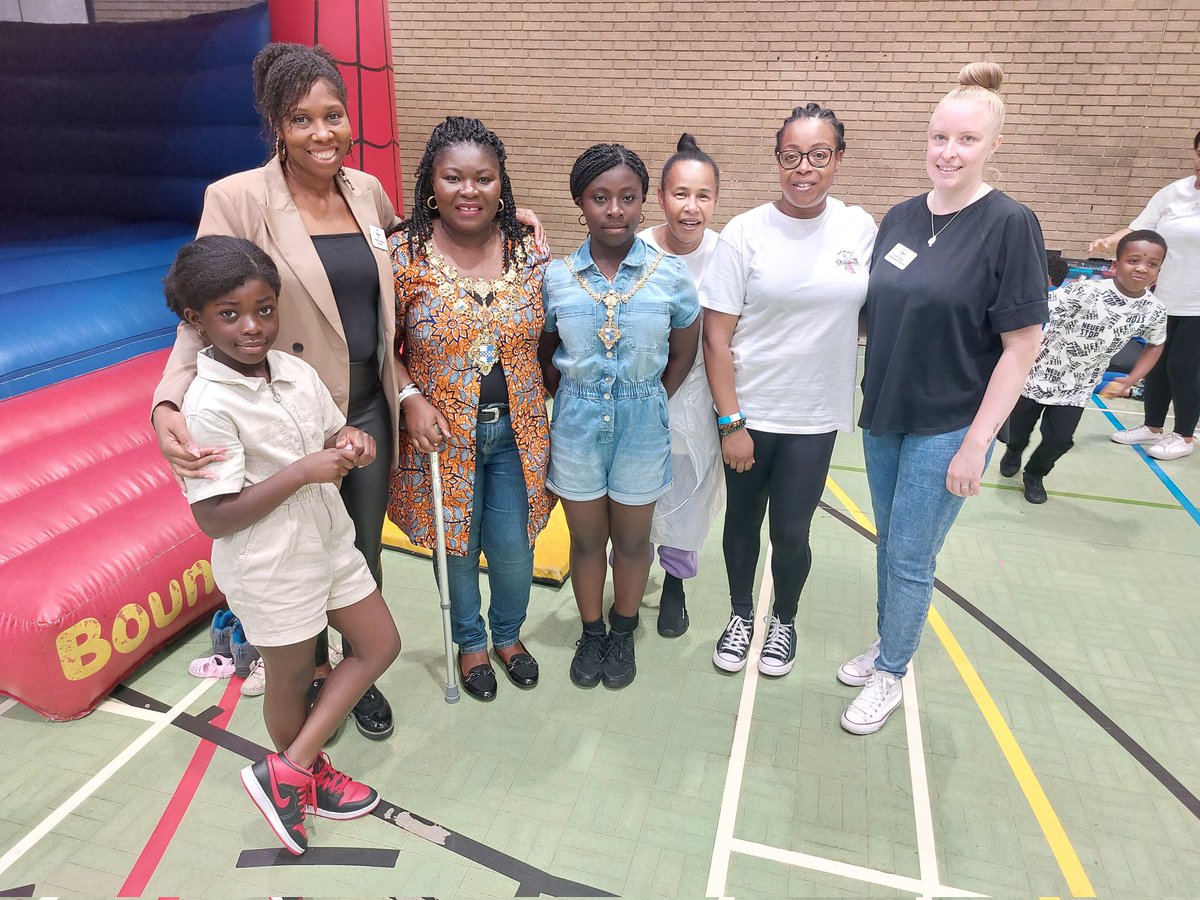 isensorycic's tweet photo. A great end to a successful 1st week @isensorycic Autism/ADHD summer camp #wandsworthhaf with a visit from @WandsworthMayor and consort at the Lachmere leisure centre Battersea. https://t.co/ZabiHRKRBu