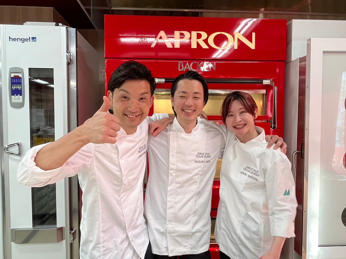 m_doridori_'s tweet photo. 大会本番までこちらでも練習の模様や進捗をツイートしていきます!(今はエックセズなんだっけ...)
応援よろしくお願いします🙇♀️❤️🔥#FIPGC2023
#イタリアミラノ
#洋菓子世界大会 https://t.co/vRW4ZCoH6W