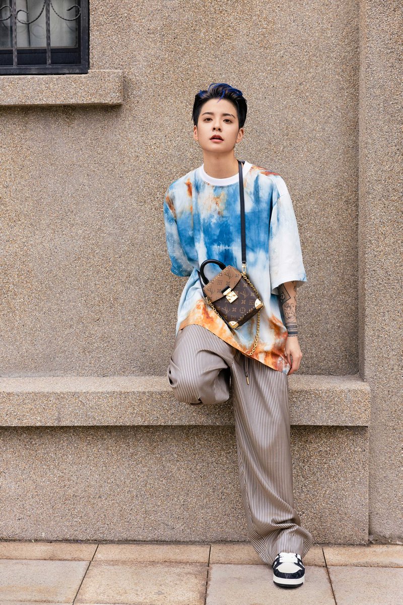 amberliu's tweet image. camera ready @LouisVuitton #LVCameraBox