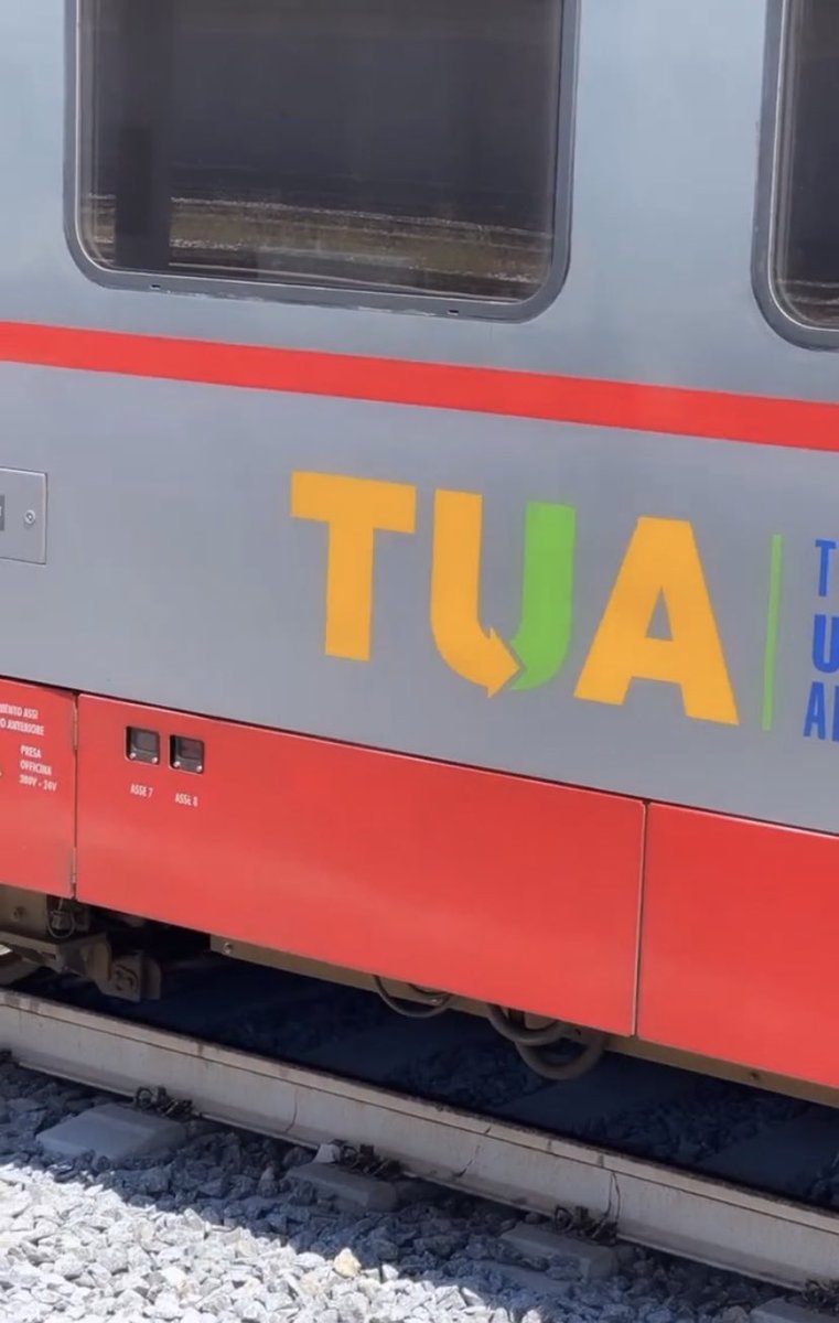 valestellina08's tweet photo. quando dico che sono fatti per stare insieme mi riferisco proprio a questo! 
“se non noi chi altro?” #incorvassi https://t.co/ixVVsejrbq