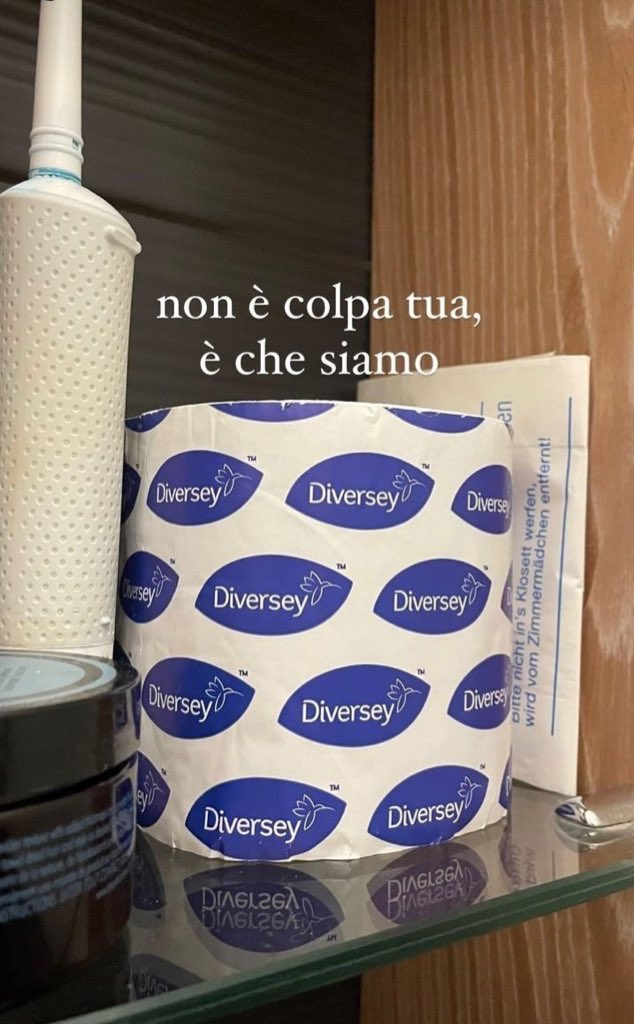 valestellina08's tweet photo. quando dico che sono fatti per stare insieme mi riferisco proprio a questo! 
“se non noi chi altro?” #incorvassi https://t.co/ixVVsejrbq