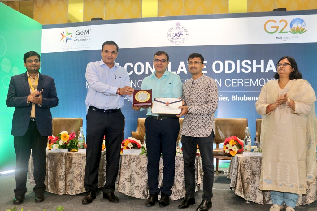 odisha_police's tweet photo. Today State Police Hdqrs has been awarded for securing 1st Place for Highest order volume and 3rd Place for Highest order Value Services for outstanding performance on GeM FY 2022-23. IG (Provisioning) Sh. Y.K. Koyal received the award from  Shri P. K. Singh,CEO, GeM.@CMO_Odisha https://t.co/PMCUrC45CQ
