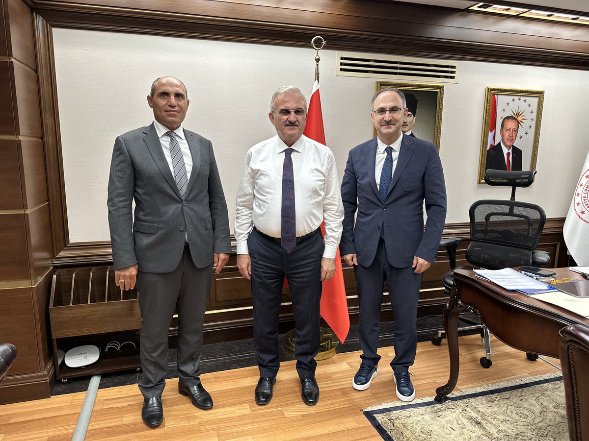 Suleyman_Sahin1's tweet photo. Bursa’ya vizyon gençlik ve spor tesislerinin kazandırılmasında büyük emekleri olan sayın Münir KARALOĞLU büyüğümüze İçişleri Bakan Yardımcısı olarak atanması nedeniyle aynı dönemde il müdürlüğü görevi yaptığımız Eyüp GÜL ile  birlikte hayrılı olsun ziyaretinde bulunduk… https://t.co/yOaRdAhukv