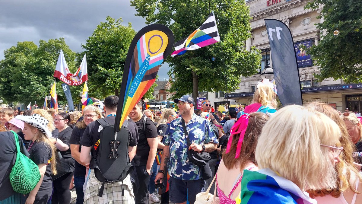 seftoncouncil's tweet photo. We're here for @lcrpride and the atmosphere here is fantastic! 🥳
 
The crowd is a sea of colour 🏳️‍🌈

#ShoutItLoud #FosterWithSefton #SeftonAtWork https://t.co/pxCyvk2m0Q