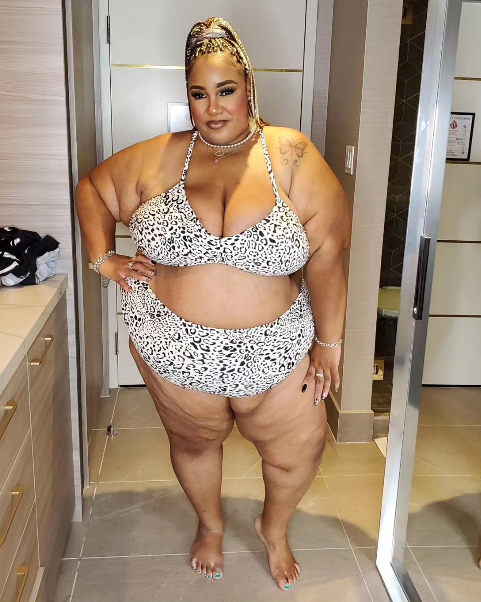 DIVATEETEE's tweet photo. LOVING THIS BIKINI
#PLUSSIZEFASHION #PLUSSIZE #DIVATEETEE #TIFFANYMONIQUE https://t.co/uGJoKz0Nxq