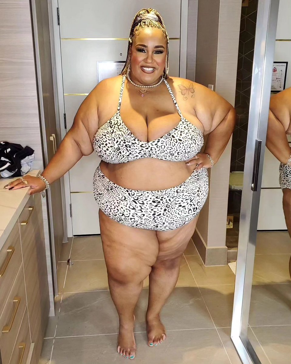 DIVATEETEE's tweet photo. LOVING THIS BIKINI
#PLUSSIZEFASHION #PLUSSIZE #DIVATEETEE #TIFFANYMONIQUE https://t.co/uGJoKz0Nxq