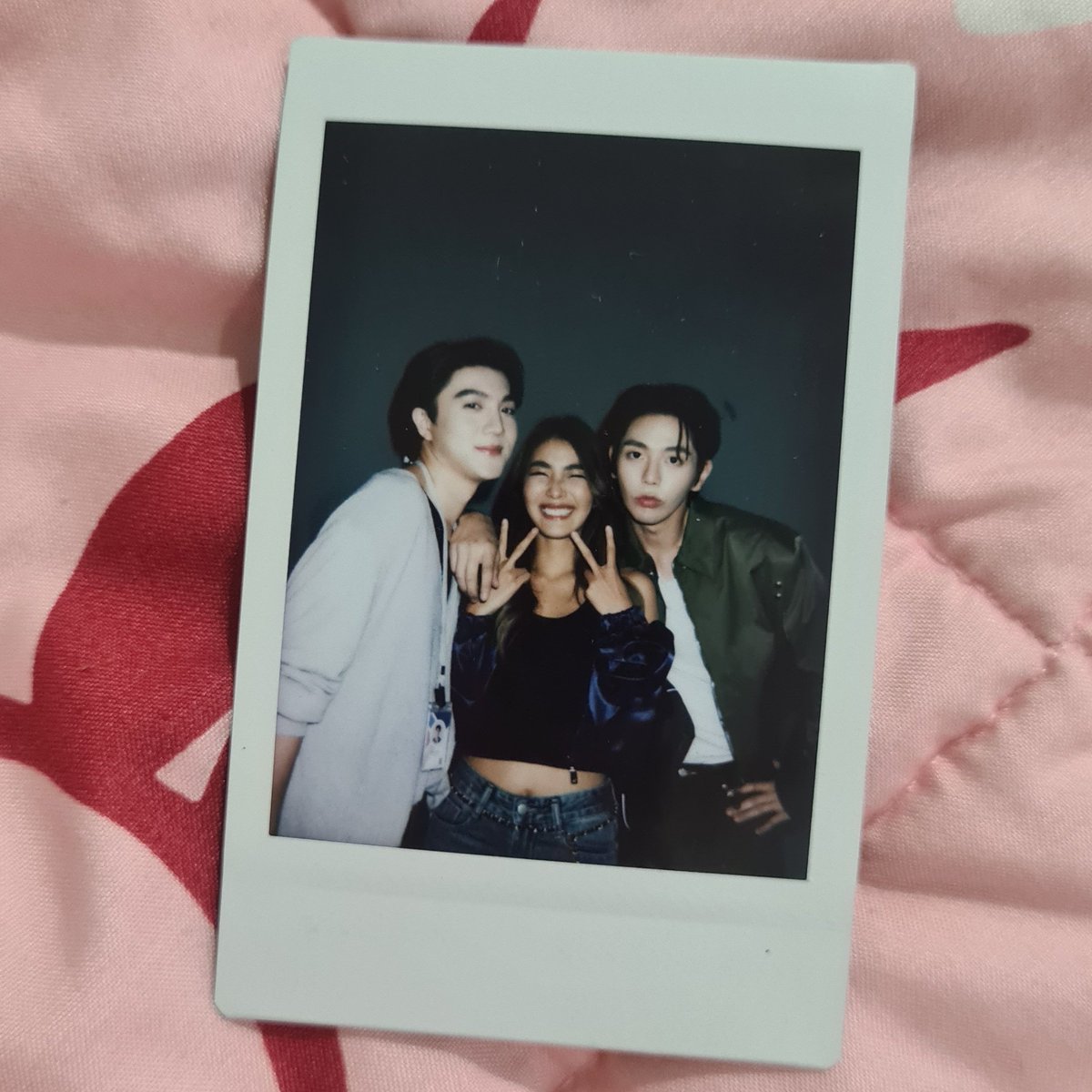 snowfish107's tweet photo. ได้โพลาลอยด์พี่พุฒ พี่โชติ พี่แอ๊ะแล่ะ เย้ๆ 😻😻 ขอบคุณ @DeeHupHouse สำหรับกิจกรรมดีๆนะคะ ☺
#StepByStepFinalEP
#ค่อยๆรัก
#StepByStep
#uppoompat https://t.co/R5BcBRyhvP