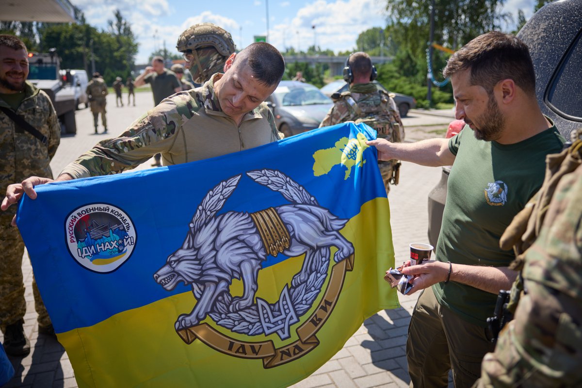 ZelenskyyUa's tweet photo. Our Donetsk region. Already a traditional coffee talk at a filling station. Thank you to everyone who fights for Ukraine and who helps and supports! https://t.co/ktviUdqaVo