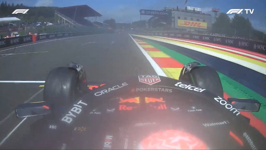 max33support's tweet photo. Max Verstappen gaat als snelste door naar Q2 #BelgianGP #F1
GP vraagt of Max al wil wisselen naar slicks maar het antwoord is negatief, misschien in Q3 geeft Max aan #MaxVerstappe https://t.co/Mq0j4AT5nt