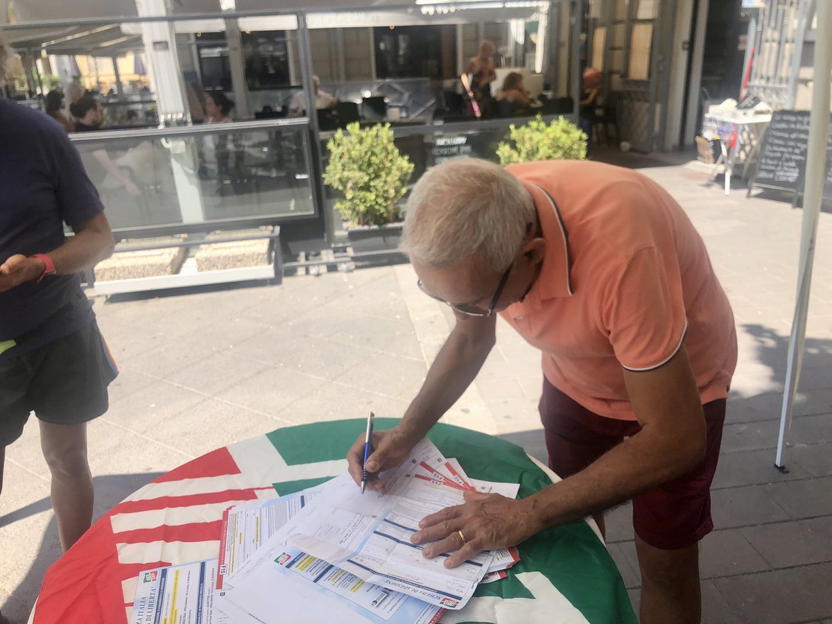 MassaroPiet's tweet photo. Ora ad #Ostia insieme a Renzo Pallotta, Francesco Bucci e ad altri militanti #azzurri per la prima #GiornatadelTesseramento di #ForzaItalia di questo weekend. 
Vi aspettiamo!! 

#aderisciaforzaitalia https://t.co/5VaP0UFT4s