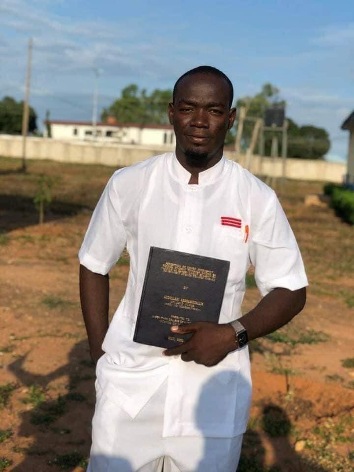 izzykagara's tweet photo. Let’s help a brother ..he is to undergo kidney transplant and they don’t have such amount ..this is his 9th dialysis..help retweet pls https://t.co/q6qeiDa5Nq