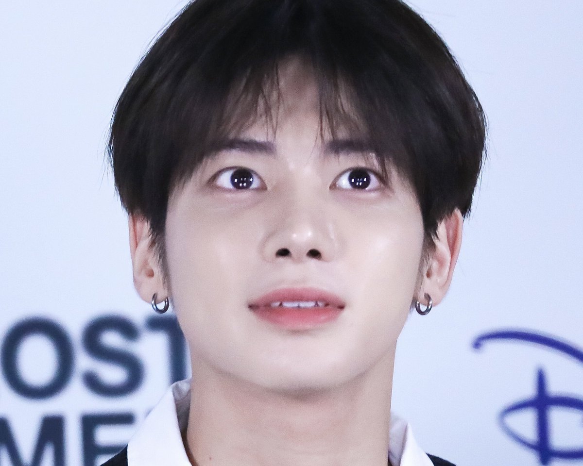 ً (@tyunseyes) on Twitter photo 