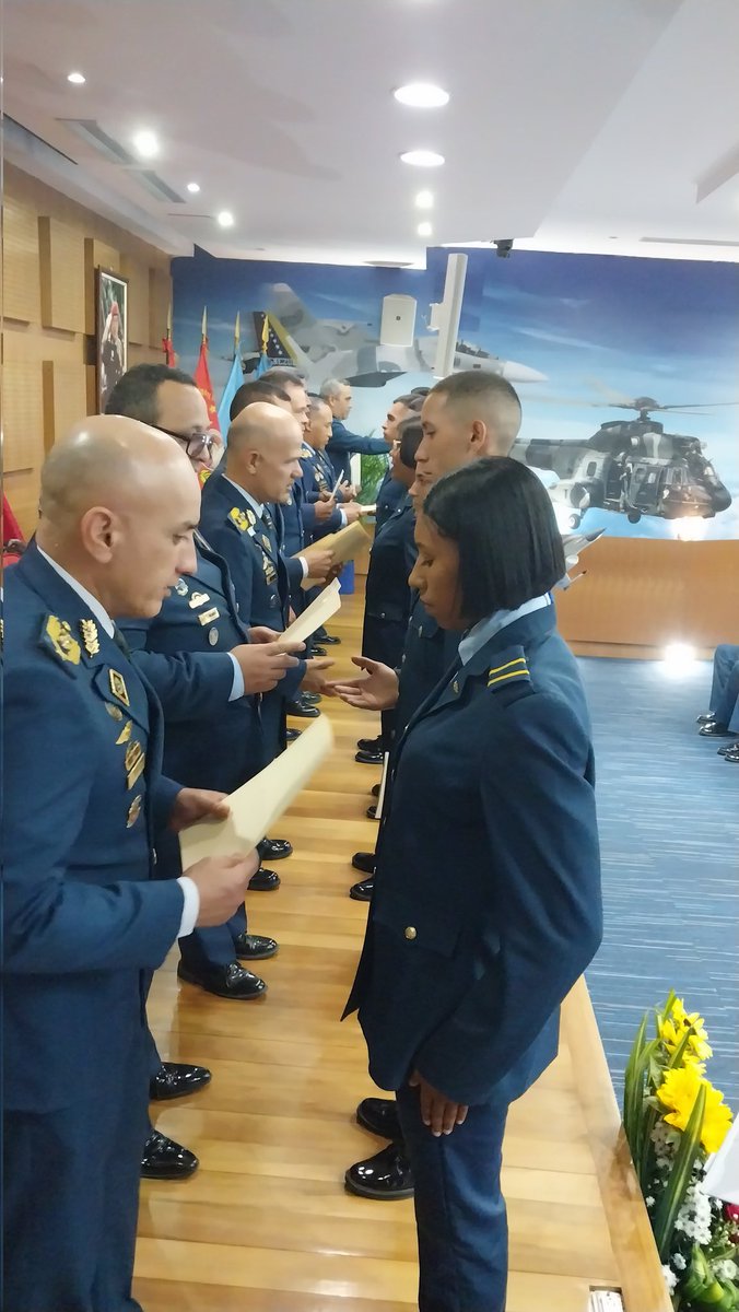 Efotrop38Amb's tweet photo. #28Jul|| @Efotrop38Amb, celebró su Vigésima Séptima promoción, con un total de 85 graduandos: 38 de Policía Aérea,15 Mec��nica Aeroespacial, Bomberos Aeronáutico 14,Operaciones de Artilleria 11,Informatica Basica 01, Mantenimiento de Instalaciones 03 y Armamento Aeroespacial 03. https://t.co/tACDGjzcY1