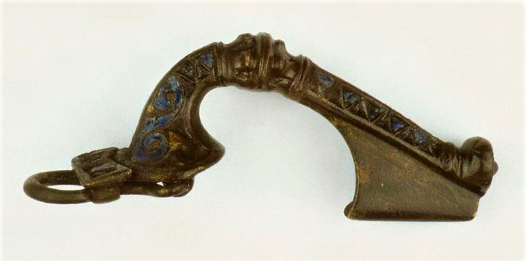 The Inchyra Trumpet Brooch, found in the River Tay at Inchyra in #Perthshire, #Scotland in 1992. Such brooches could be worn in pairs linked by a chain and this one has decoration combining #Roman and local influences. Maybe a Roman soldier dropped it as he crossed the river.