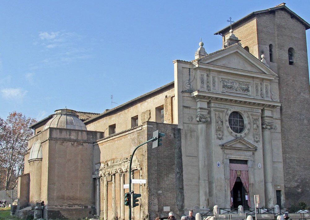 Romabc1's tweet photo. #RomanSite Saturday The Basilica of San Nicola in Carcere in Rome was built into the remains of 3 temples of the Republican period. From the exterior you can see columns from all 3: on the S the Temple of Spes, in front the Temple of Juno Sospita, & on the N the Temple of Janus. https://t.co/iqlPeX1sVW