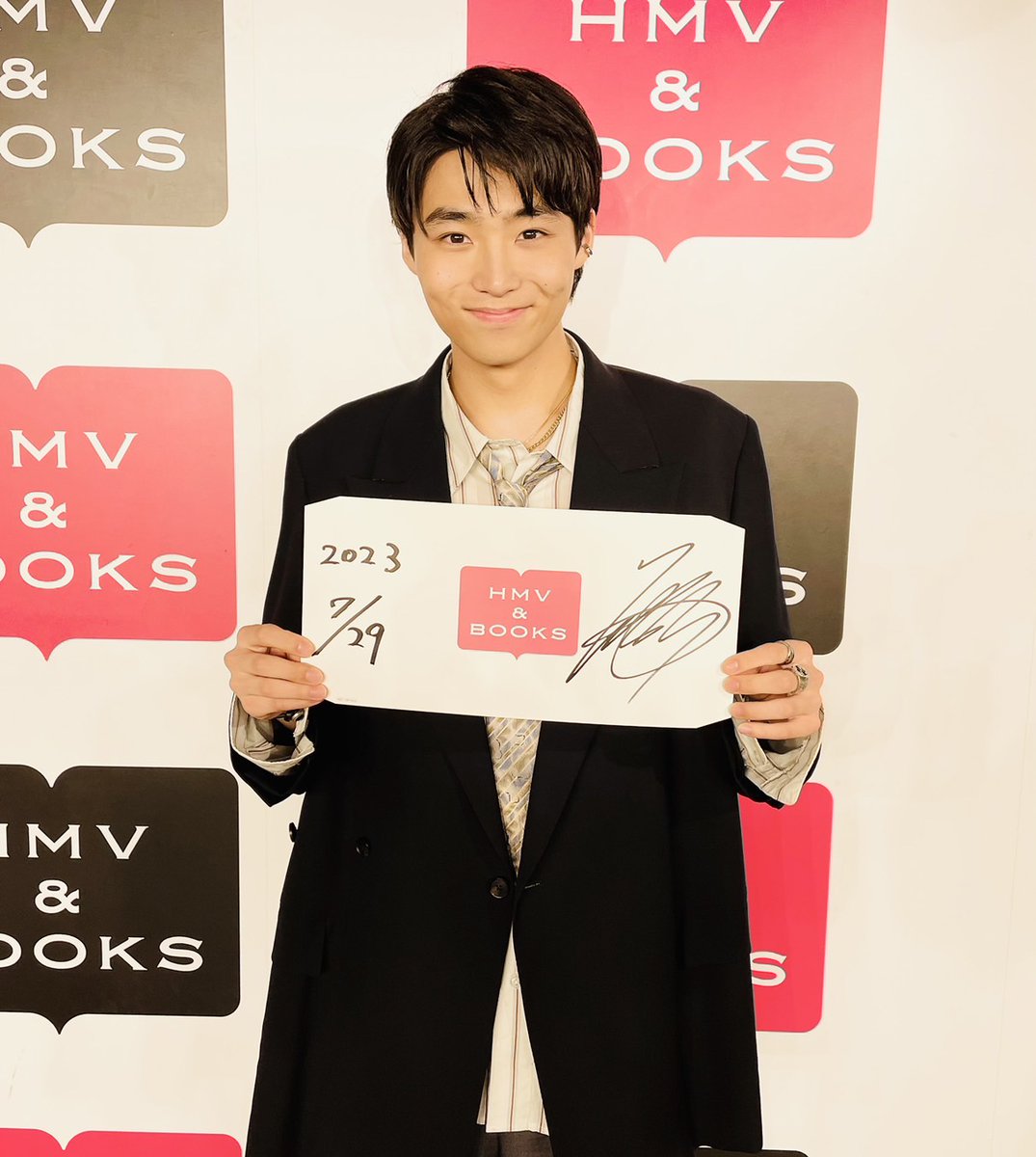 八村倫太郎】 本日1st写真集『record』発売記念イベントを行って