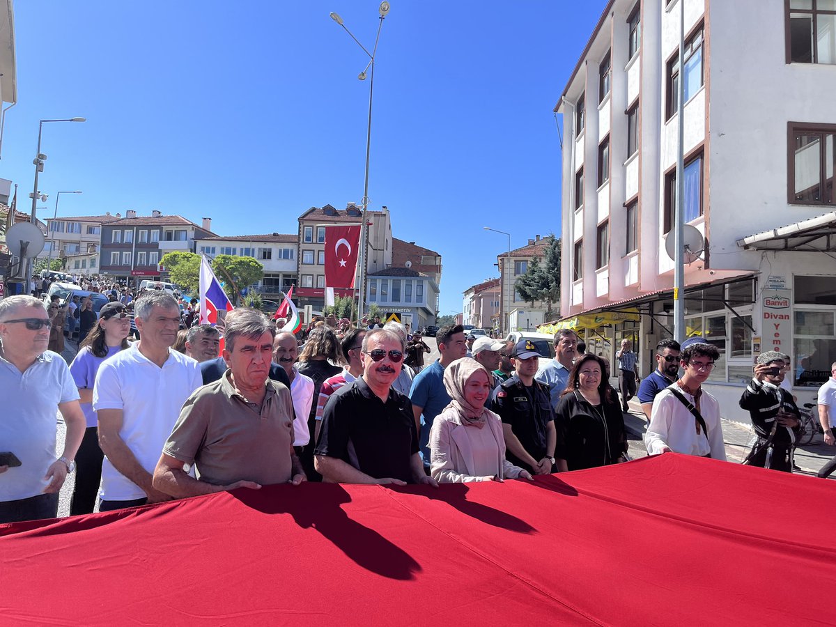 Atas_Yilmaz's tweet photo. "Uluslararası Okçu Şüca'yı Anma Geleneksel Okçuluk Turnuvası" Bursalı Şüca’nın memleketi Harmancık’ımızda devam ediyor. 12 Farklı ülkeden gelen misafirlerimiz ile birlikte İlçe merkezimizden başlayarak kortej yürüyüşünü gerçekleştirdik.
Katılan herkese teşekkür ederim. https://t.co/0v1a2rwNQJ
