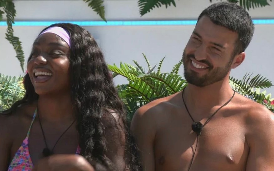 sanaravishing's tweet photo. Former Love Islander Mehdi reveals that he plans on setting up a meeting between him, Whitney &amp; her family as he says “I miss her”. LMAOOO what delusion is this, doesn’t this man realize Whitney has A MAN??? She don’t want you no more your old news babe😭

#LoveIsland https://t.co/91o8Q2XE3c