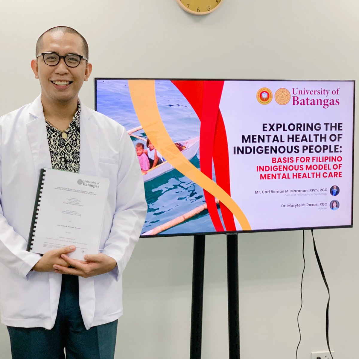 iPsyCARLogy's tweet photo. Una’y Diyos! Dissertation Defended! 💛

This is for you, Mommy and Daddy. 🌻

Thank you, Lord!  All the praises, glory, and honor belongs to you. 🙏✨☺️

#PhDPsy. #UB. #GraduateSchool. #UBian. #RoadToPhD. #RoadToRPsy. #PhDayon. #Philippians413. https://t.co/uQ6nnI7H42