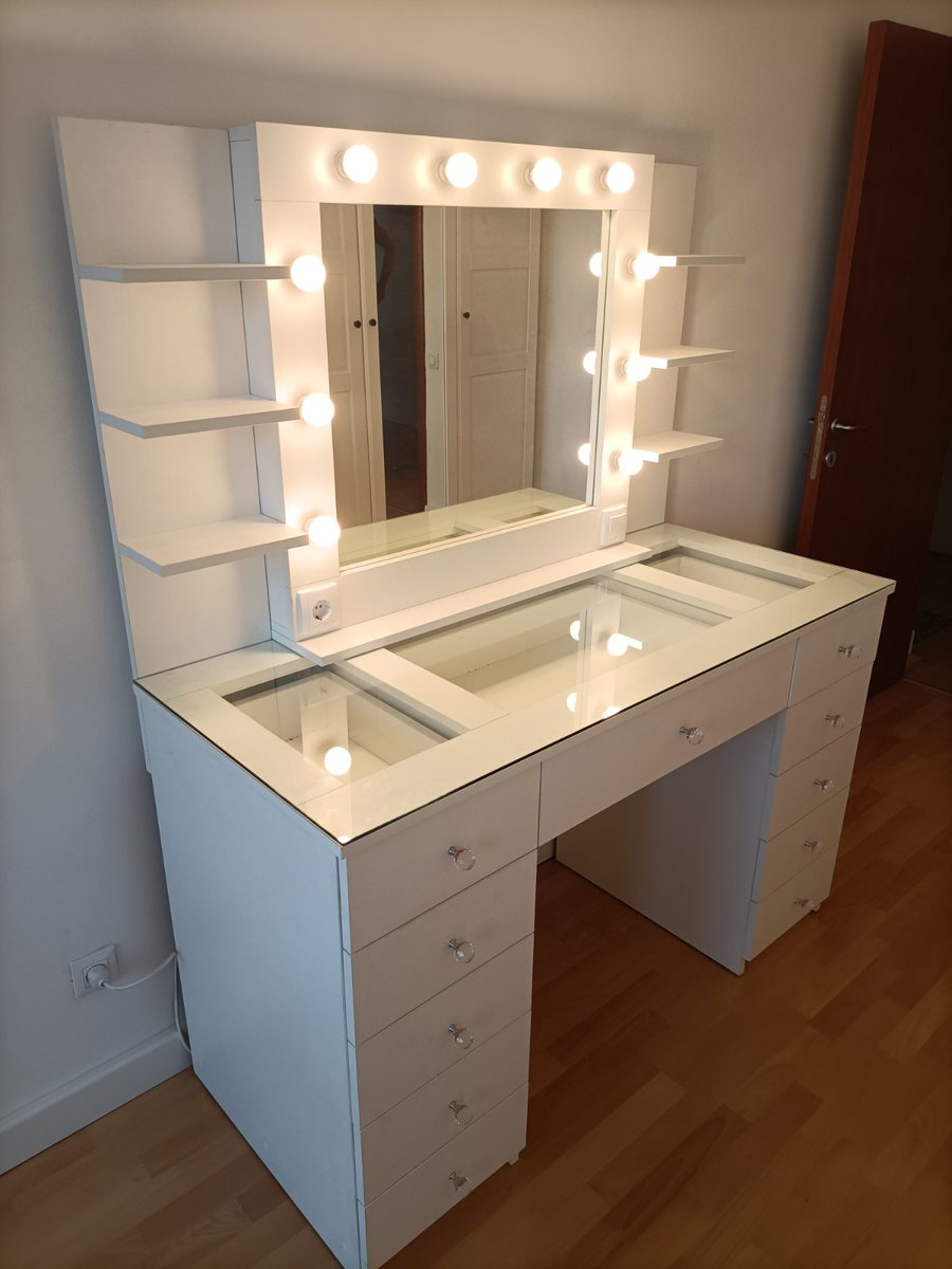 FANenterijer's tweet photo. Jos jedan nas proizvod je kod novog vlasnika. Sto za sminkanje Dunja

#makeup #furniture #stozasminkanje #ogledalozasminkanje https://t.co/ul6dXRm07h