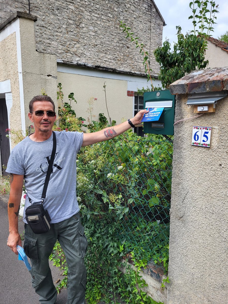 Ce matin avec @France7718 (David), opération boîtage sur le canton de Nemours, Poligny et  Souppes sur loing avec nos tracts #lepouvoiraupeuple #reprenonslecontrole #RN77 #RNJ77 @GroupeID_FR