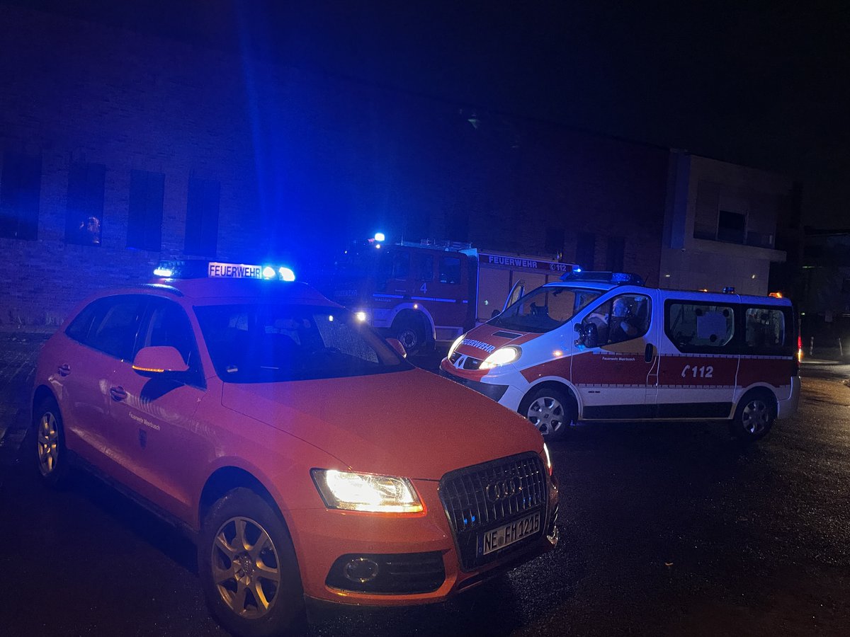 FWMeerbusch's tweet photo. Feuerwehr startet mit zwei Brandeinsätzen ins Wochenende Meerbusch | CO-Löschanlage verhindert schlimmeren Brand in der Entstehungsphase | Schwerverletzte Person bei Wohnungsbrand in Strümp
Hier ist unser Bericht 👇 
https://t.co/XNEEFBM0qd https://t.co/y2H75y9Whk