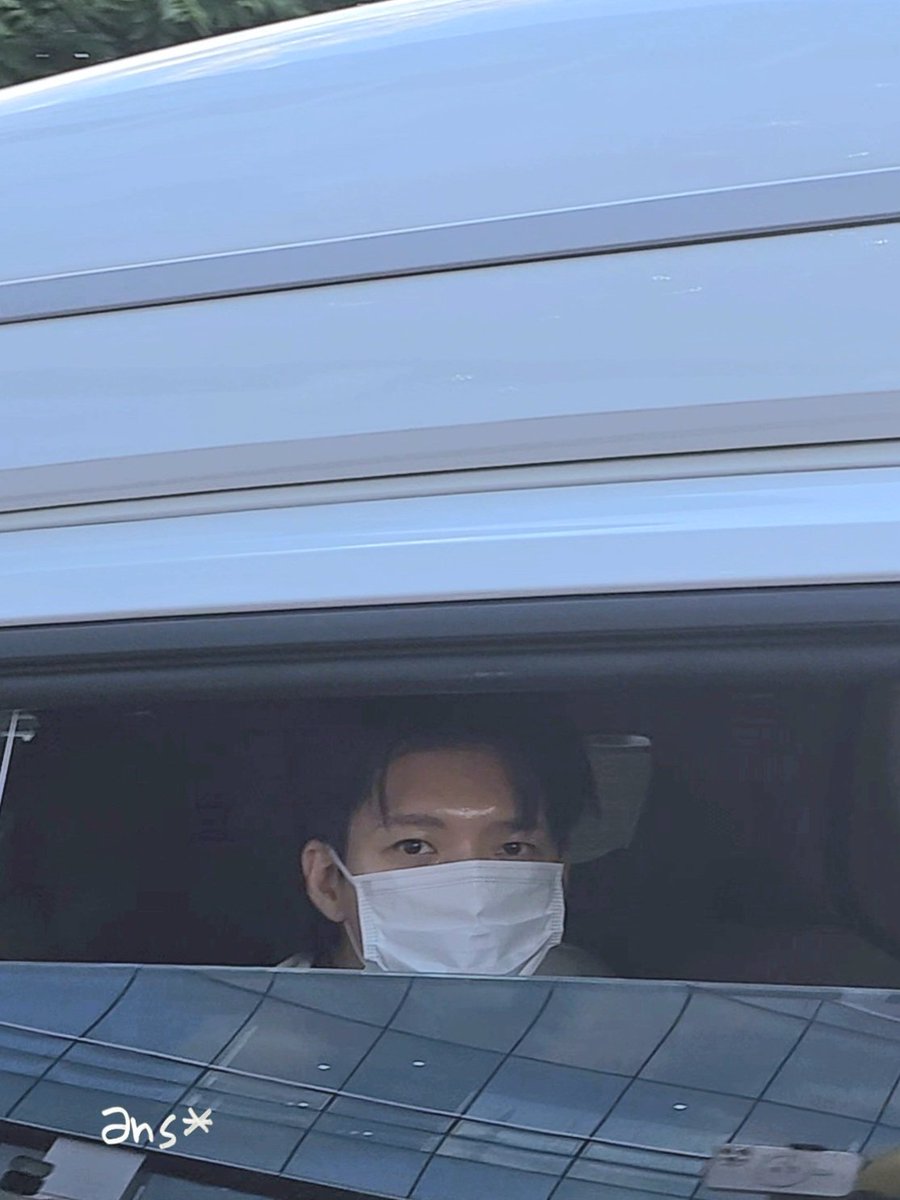 230729 음중 사녹 퇴근 우현이~☆ <a href="/wowwh/">nam woo hyun</a> 멍멍이오빠다ㅠㅠ
울보얍;; 오늘 완전 멋지다앙!!
잘 햇엉~~~ 🤏❤️

#우현 #남우현 #NamWooHyun
#อูฮยอน #인피니트 #INFINITE #Comeback
#7th_Mini_Album #Begin
#New_Emotions