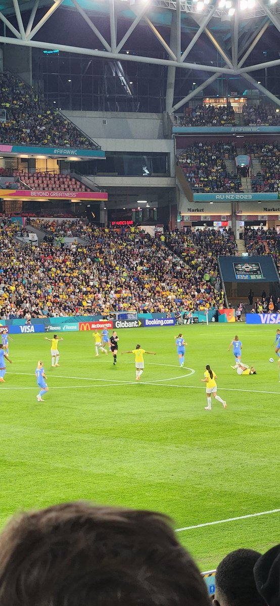 jamie_leonard's tweet photo. My kind of Saturday night football 💕
#FIFAWWC #AUNZ2023 #FRAvBRA https://t.co/bgR9tp3KhB