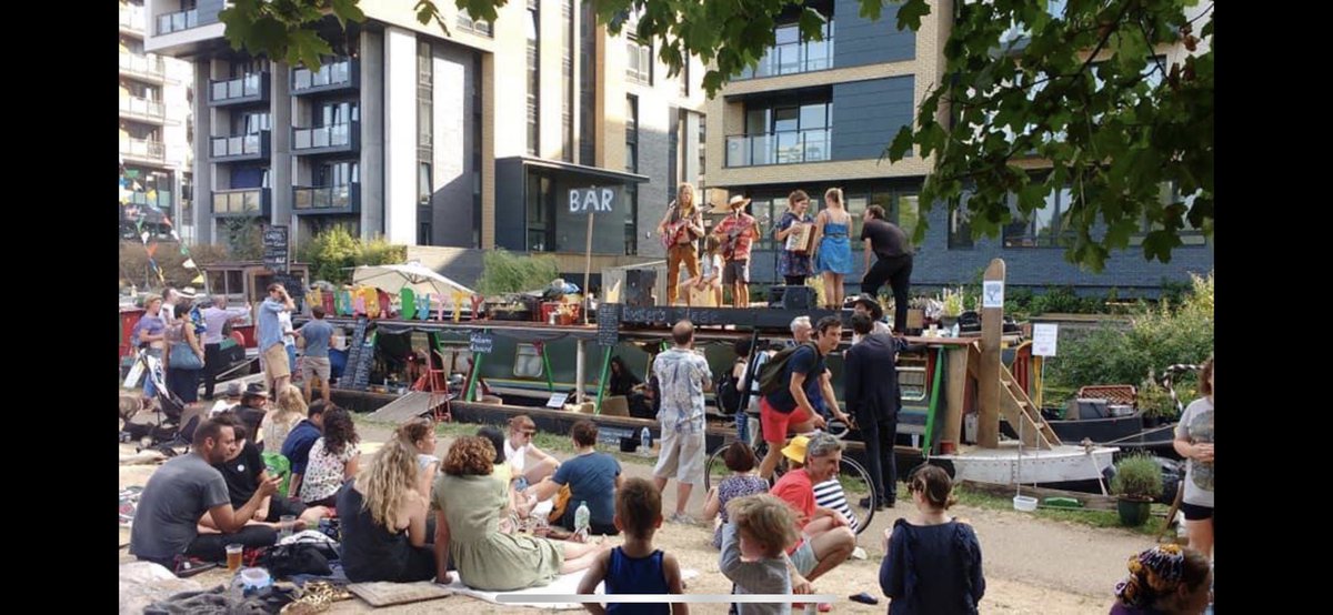 This afternoon:
Clapton Filter Beds
Free mini fest atop this glorious canal boat.
Sunshine expected, coke down