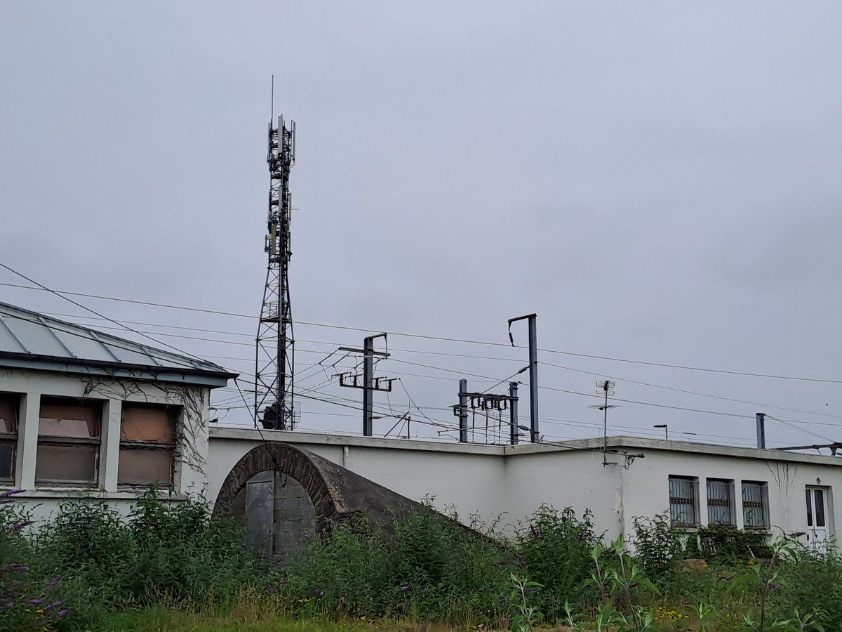 Lines_Landscape's tweet photo. #polesandpylons https://t.co/7pOqUNnPUt