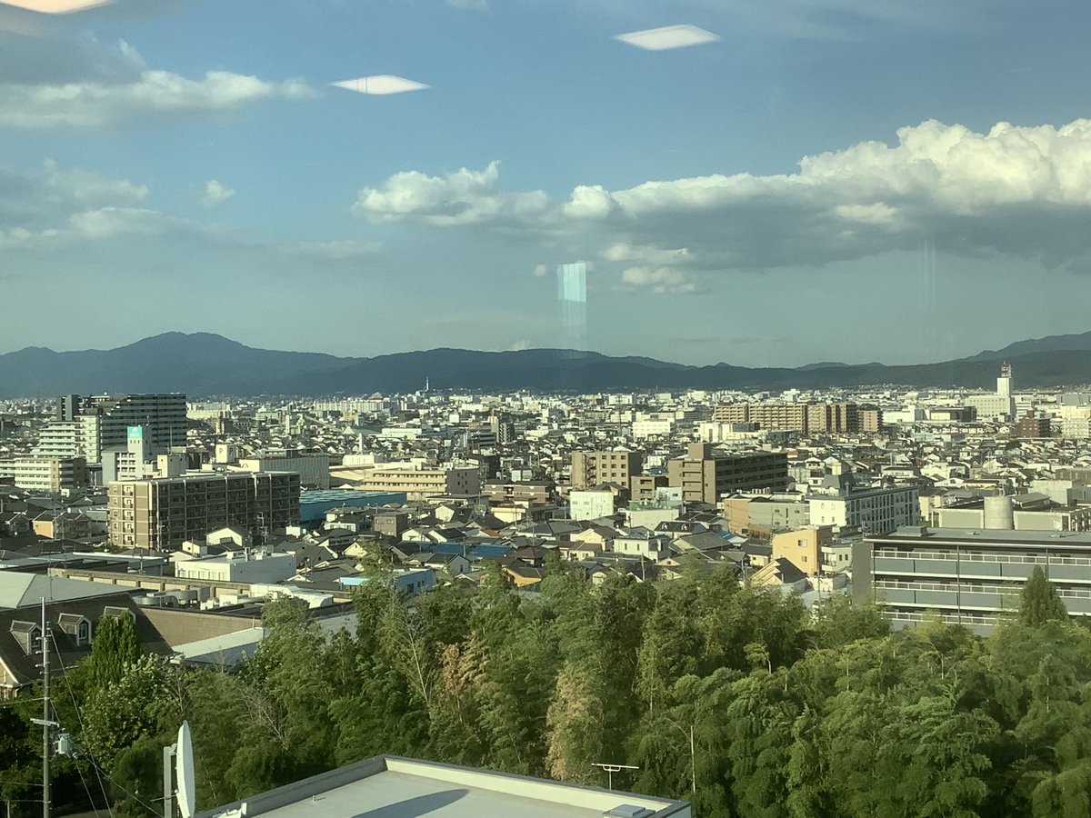 大阪ボウルアロー八尾店では、大岡産業レディース🎳熱戦であつい戦いしている中、京都向日市HANAむこうでカフェタイムでまったり🍰　向日市に遊びに来られた方は立ち寄ってみてはどうでしょうか？☺️