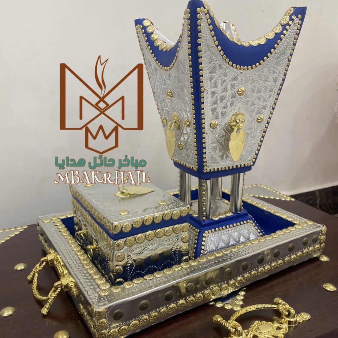 mbakrhail's tweet photo. لا تفكر ولا تحتار 🤔
غير مباخر حائل لا تختار 😁
https://t.co/frujPuMS82
صندوق هدايا فاخرة | مبخرة ملكية وعلبة عود وصينية ازرق https://t.co/ERhSWAbKPk
