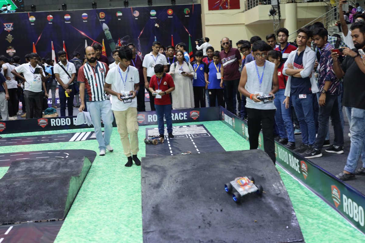 technoxian's tweet image. Robo Race: Feel the adrenaline rush as high-speed robots compete for glory!🏎️🤖 Experience the excitement of #RoboRace at #TechnoXian2023