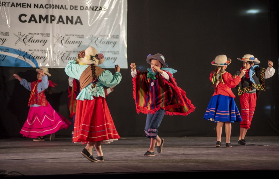 Este sábado, una nueva edición del Certamen Nacional de Danzas Campana. La tradicional competencia organizada por el ballet Eluney se realizará éste sábado, a las 13, en la Asociación de Jubilados de Pueyrredón 653, Campana... 
laautenticadefensa.net/201501