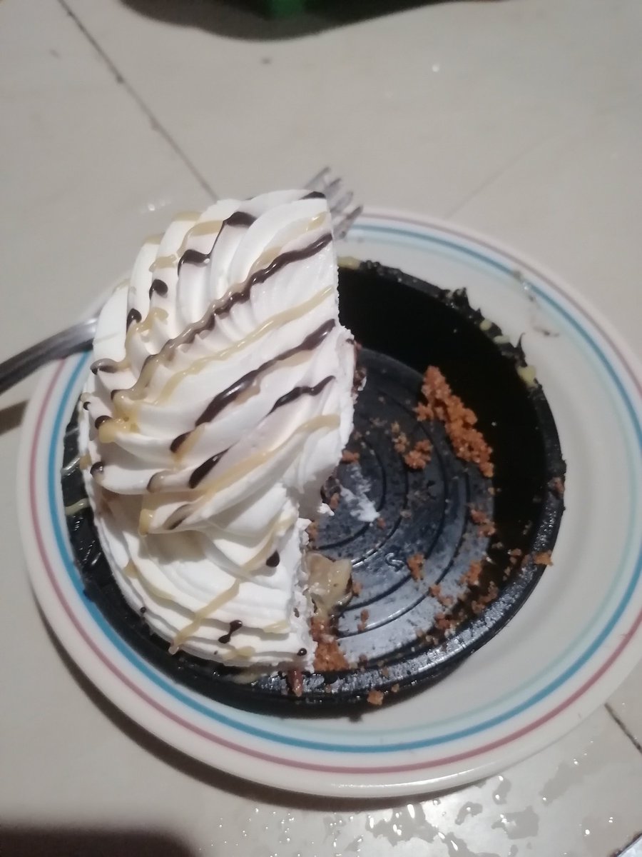 Mysteriousjau's tweet photo. Salamat sa Cake https://t.co/2kYYxj97Li