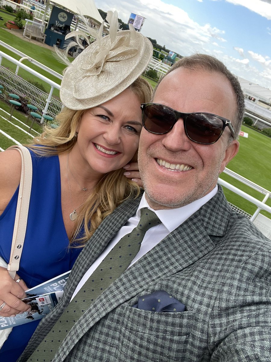 Annual York Races trip with the doris… let’s bring in some winners 🐎🥂 #yorkraces