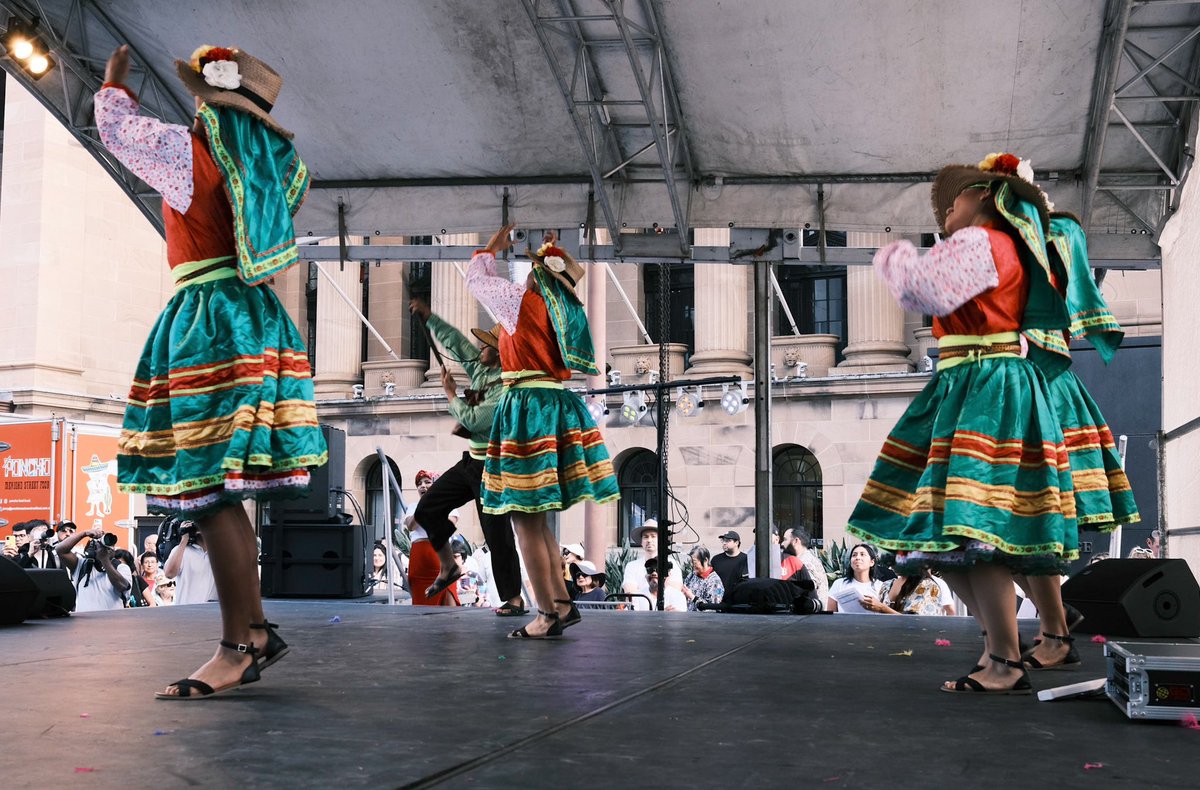 Diannesimages's tweet photo. Beautiful vibrant colours and Latin Dancing today 
@brisbanecityqld #latindancing #brisbanestreets #Brisbane #fujifilmx_au #photographylovers #womenphotographers #streetphotography #fuji_colours https://t.co/SGsJDqlwwM